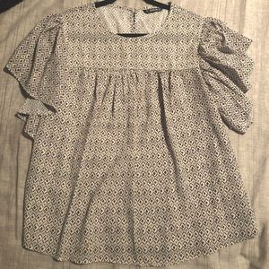 Shein Geometric Black and White Swing Top Size L